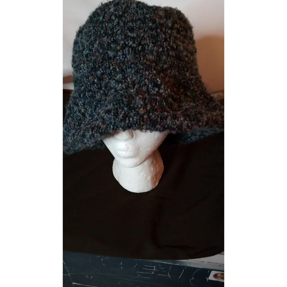 Passports‎ Woman's Green Hat